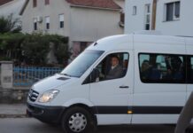 Osnovnoj školi „Sveti Sava“ u Bileći doniran kombi za prevoz učenika – ključeve uručio Savo Minić