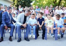 Minić: U Republici Srpskoj oko 150 prvačića više nego lani