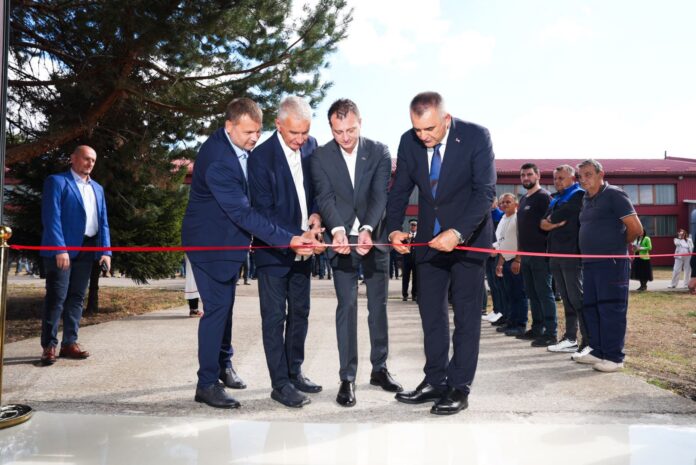 Minić i mrkajić otvorili halu za remont helikopterskih motora Orao