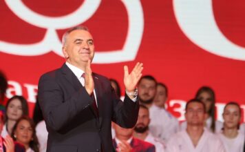 Minić za više od 57.000 glasova ispred Blanuše