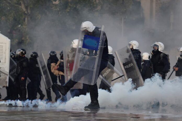 Tirana protesti